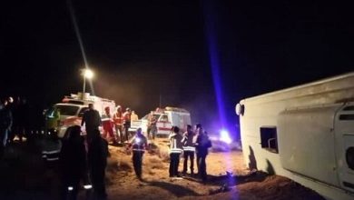 بررسی حادثه واژگونی اتوبوس محور کرمان- راور/با تخلف یا قصور برخورد قانونی می‌شود